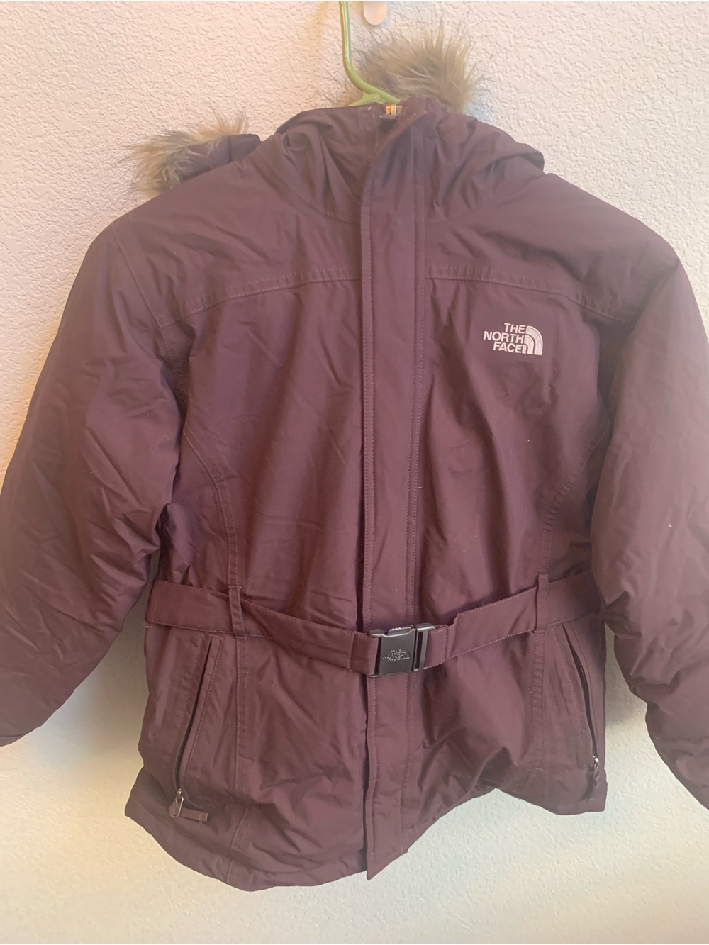 The North Face Kids Burgundy Puffer Jacket with Faux-Fur Trimmed Hood and Belt